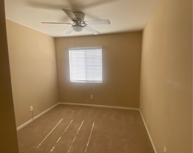 5010 Paradise Harbor Place - Photo Thumbnail 13