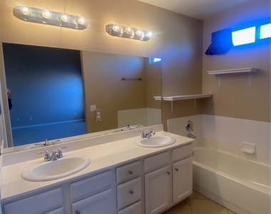 5010 Paradise Harbor Place - Photo Thumbnail 7