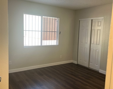 2853 Wheelwright Drive - Photo Thumbnail 9