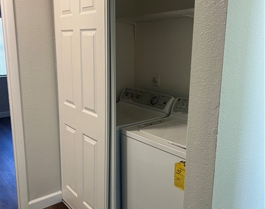 2853 Wheelwright Drive - Photo Thumbnail 7