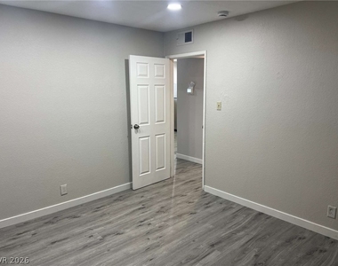 3391 Brussels Street - Photo Thumbnail 12