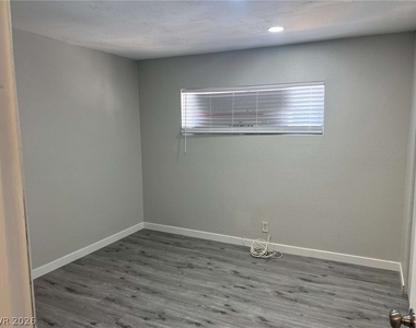 3391 Brussels Street - Photo Thumbnail 11