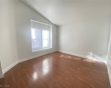 608 Maxley Court - Photo Thumbnail 17
