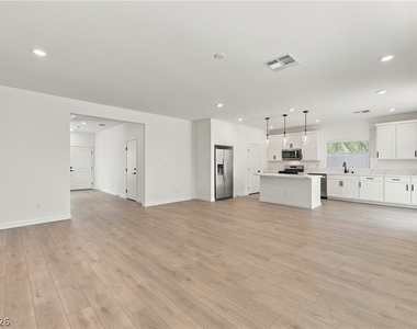 10012 Griffin Creek Street - Photo Thumbnail 3