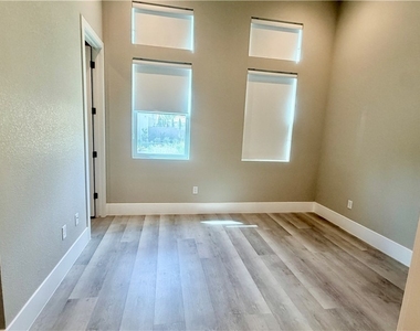 4680 Outlook Peak Street - Photo Thumbnail 8