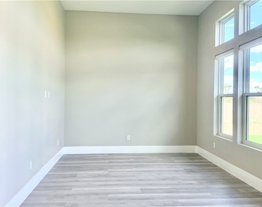 4680 Outlook Peak Street - Photo Thumbnail 23