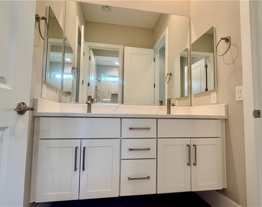 4680 Outlook Peak Street - Photo Thumbnail 7