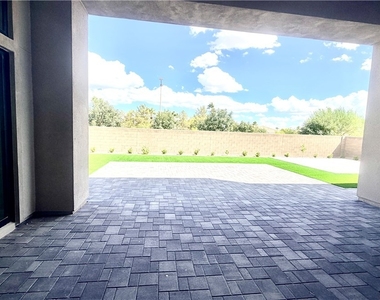 4680 Outlook Peak Street - Photo Thumbnail 6