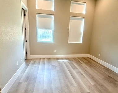 4680 Outlook Peak Street - Photo Thumbnail 14