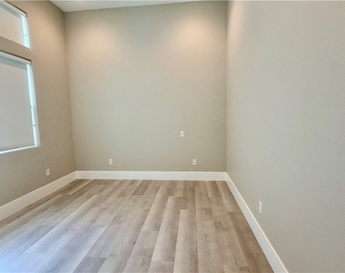 4680 Outlook Peak Street - Photo Thumbnail 17