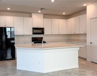 3240 Avernus Avenue - Photo Thumbnail 10