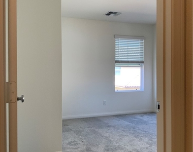3240 Avernus Avenue - Photo Thumbnail 27