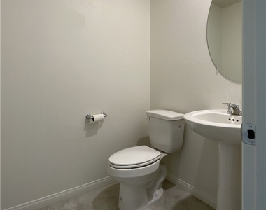 3240 Avernus Avenue - Photo Thumbnail 16