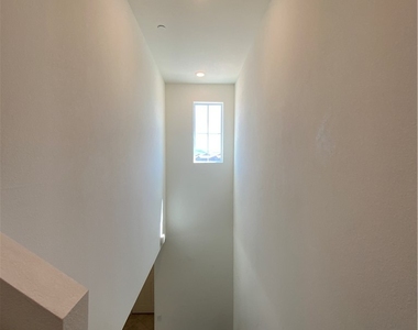 3240 Avernus Avenue - Photo Thumbnail 21