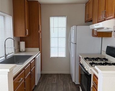 4824 Nara Vista Way - Photo Thumbnail 3