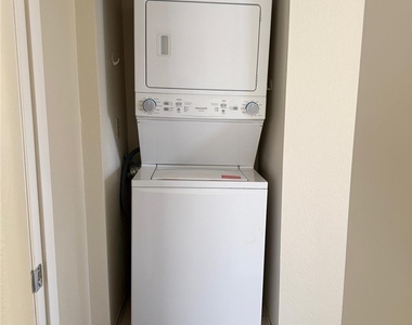 4824 Nara Vista Way - Photo Thumbnail 12