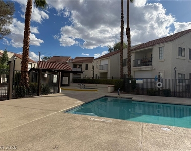 4824 Nara Vista Way - Photo Thumbnail 14