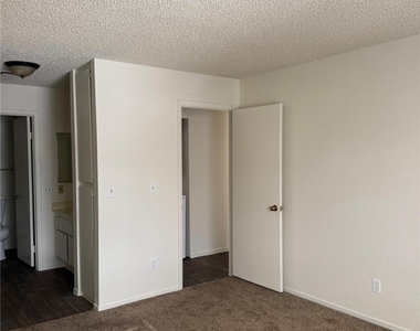 4824 Nara Vista Way - Photo Thumbnail 7