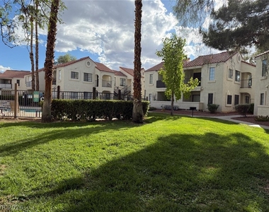 4824 Nara Vista Way - Photo Thumbnail 13