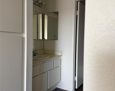 4824 Nara Vista Way - Photo Thumbnail 10