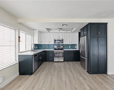 4162 Ridgewood Avenue - Photo Thumbnail 10