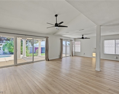 4162 Ridgewood Avenue - Photo Thumbnail 5