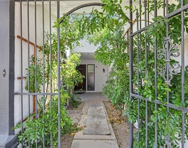 4162 Ridgewood Avenue - Photo Thumbnail 3