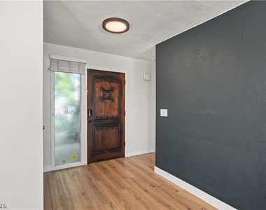 4162 Ridgewood Avenue - Photo Thumbnail 4