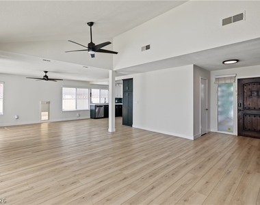 4162 Ridgewood Avenue - Photo Thumbnail 6