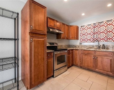836 N 21st Street - Photo Thumbnail 5