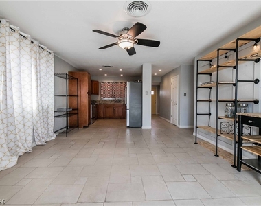 836 N 21st Street - Photo Thumbnail 2
