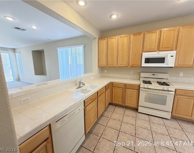 2801 Bahama Point Avenue - Photo Thumbnail 5