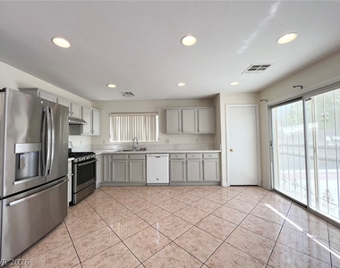 5717 W Dewey Drive - Photo Thumbnail 8
