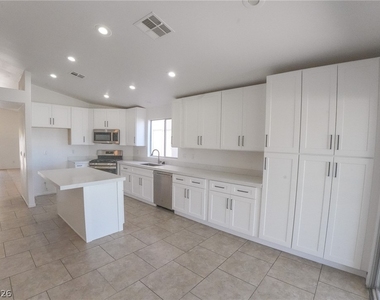 1014 Havenworth Avenue - Photo Thumbnail 7