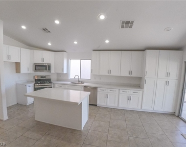 1014 Havenworth Avenue - Photo Thumbnail 6