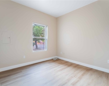 6650 W Warm Springs Road - Photo Thumbnail 22