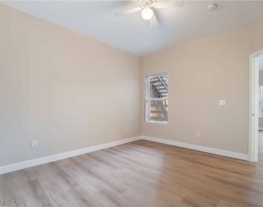 6650 W Warm Springs Road - Photo Thumbnail 18