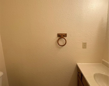1851 S Sycamore Avenue - Photo Thumbnail 8