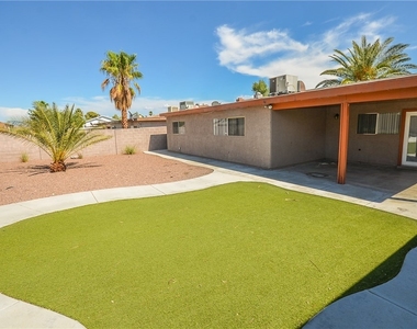 6772 Carrera Drive - Photo Thumbnail 8