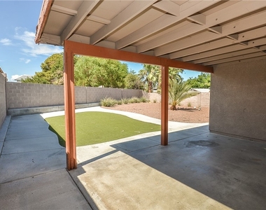 6772 Carrera Drive - Photo Thumbnail 11