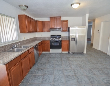 6772 Carrera Drive - Photo Thumbnail 4