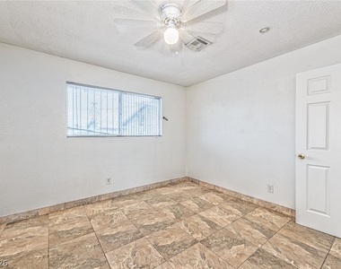 421 N Decatur Boulevard - Photo Thumbnail 7