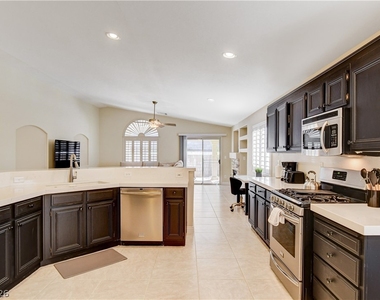 2521 Citrus Garden Circle - Photo Thumbnail 4