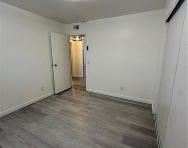 4920 Stanley Avenue - Photo Thumbnail 11