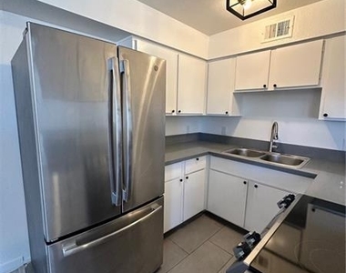 4920 Stanley Avenue - Photo Thumbnail 4