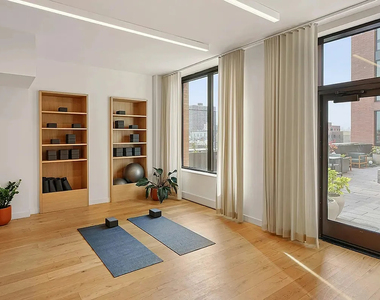 2035 5th Avenue - Photo Thumbnail 3