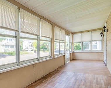 325 S Midler Avenue - Photo Thumbnail 5
