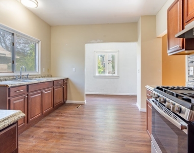325 S Midler Avenue - Photo Thumbnail 12