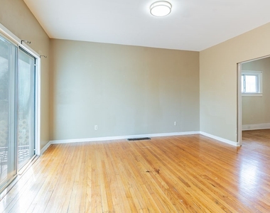 325 S Midler Avenue - Photo Thumbnail 10