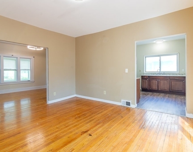 325 S Midler Avenue - Photo Thumbnail 9